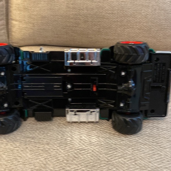 Vintage 2011 Collectable Hess toy Truck and Race Car. - Picture 6 of 7